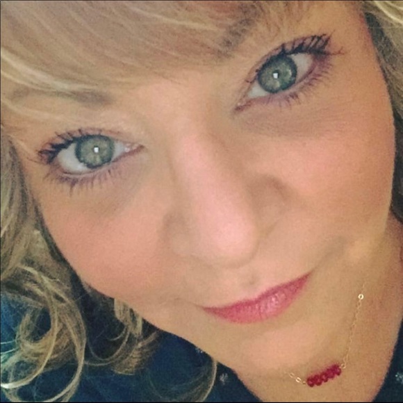 Meet your Posher, Michelle - Picture 1 of 2